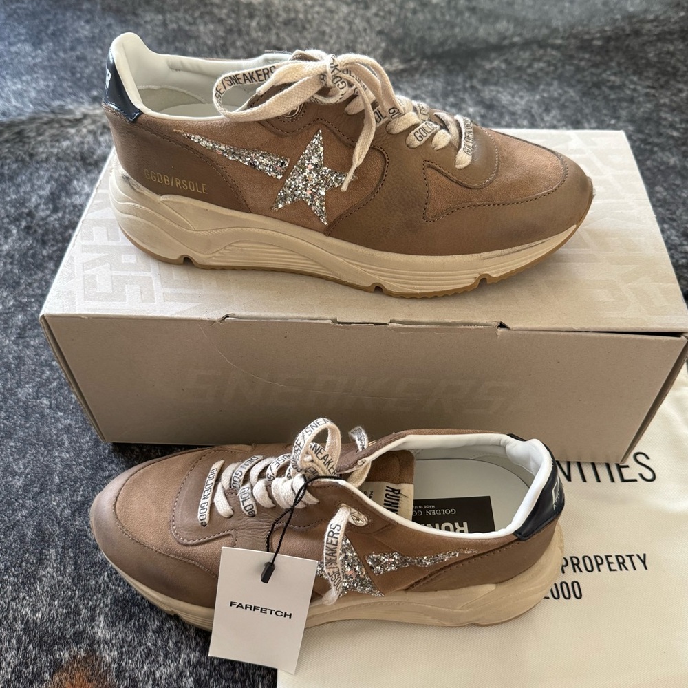 NEW IN BOX GOLDEN GOOSE 24P Running Silver/Tobacco
